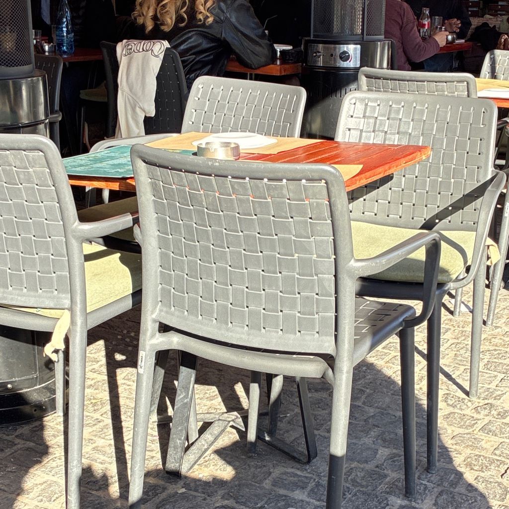 33 All Day - Bar -Restaurant