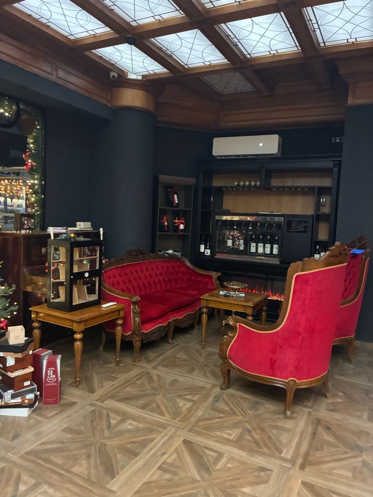 The Gentlemen’s Club - Coffee, Whisky and Cigar Lounge