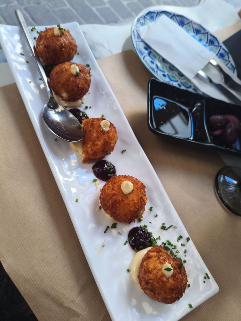 Tazza All day bistro & wine bar