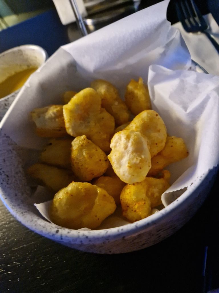 GiGi gin tonic raw bar