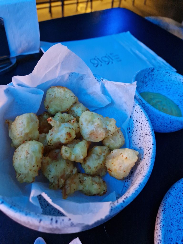 GiGi gin tonic raw bar